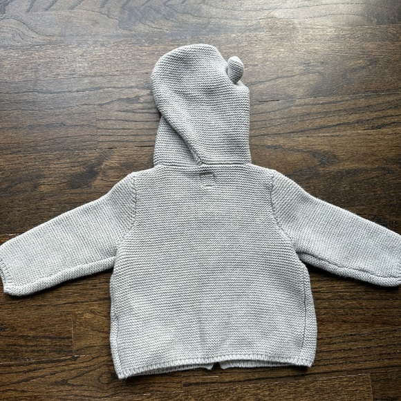 Baby Gap grey button down sweater with bear ears 6-12month - Picture 3 of 3
